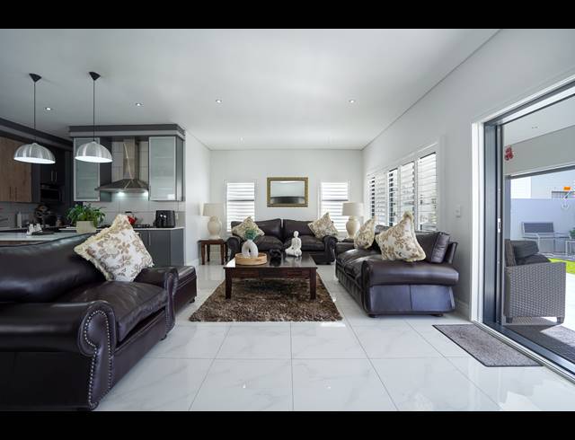 4 BEDROOM HOUSE FOR SALE IN SANDOWN